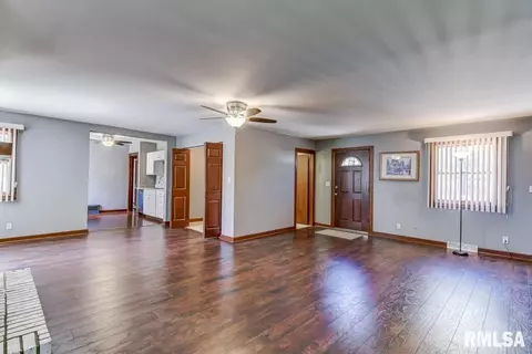 2900 S 3rd St, Springfield, IL 62703 photo 2