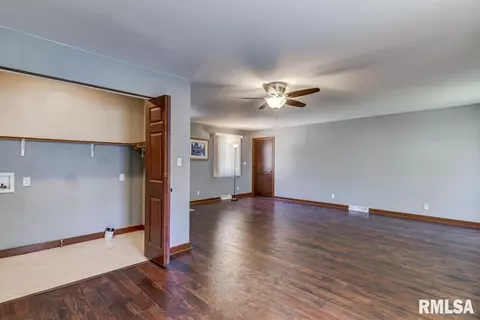 2900 S 3rd St, Springfield, IL 62703 photo 4