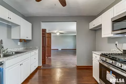 2900 S 3rd St, Springfield, IL 62703 photo 10