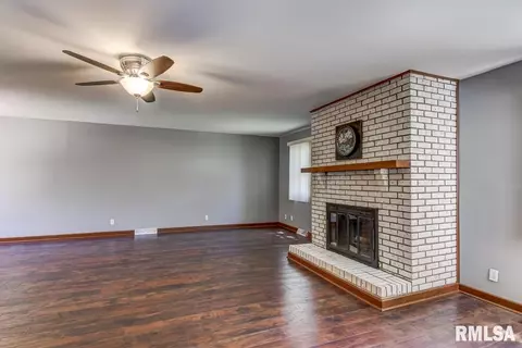 2900 S 3rd St, Springfield, IL 62703 photo 6
