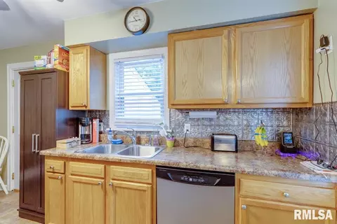 212 N Illinois St, Springfield, IL 62702 photo 10