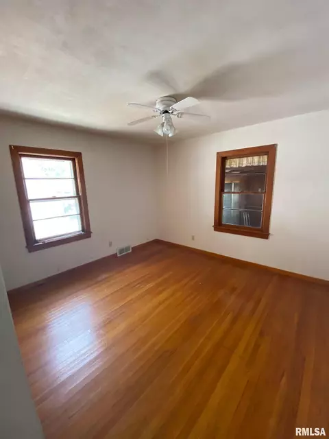 1030 N Macarthur St, Springfield, IL 62702 photo 5