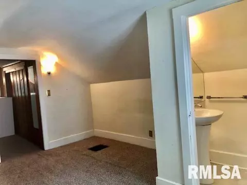 124 N Amos Ave, Springfield, IL 62702 photo 11