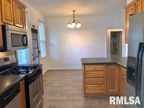 124 N Amos Ave, Springfield, IL 62702 photo 9