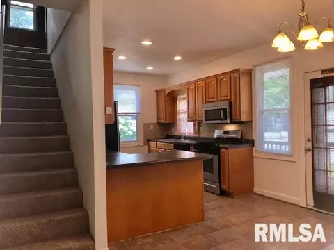 124 N Amos Ave, Springfield, IL 62702 photo 5