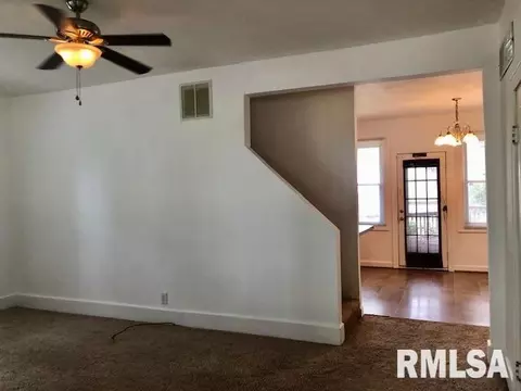 124 N Amos Ave, Springfield, IL 62702 photo 3
