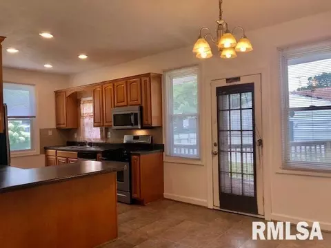 124 N Amos Ave, Springfield, IL 62702 photo 6