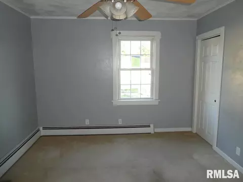 315 E Oak St, Gillespie, IL 62033 photo 10