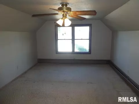 315 E Oak St, Gillespie, IL 62033 photo 16