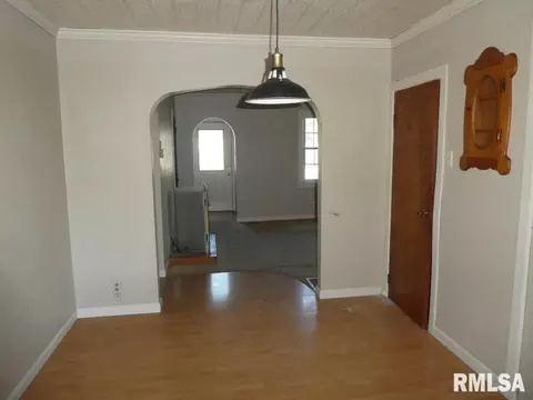 315 E Oak St, Gillespie, IL 62033 photo 7