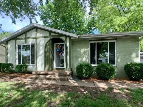 1960 Stanhope Rd, Springfield, IL 62702 photo 1