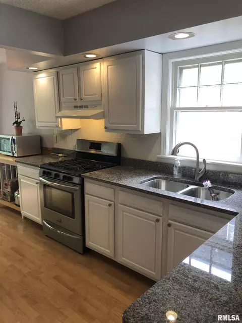 1438 N 6th St, Springfield, IL 62702 photo 3