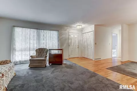 21 Glen Eagle Dr, Springfield, IL 62704 photo 3