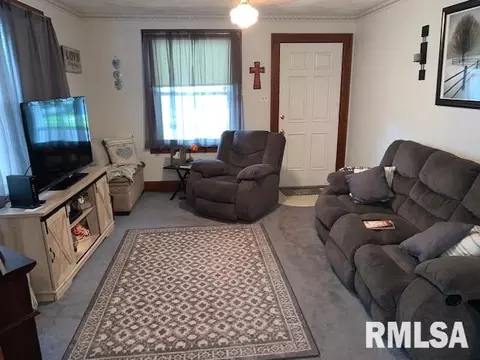 2128 Holmes Rd, Springfield, IL 62704 photo 2