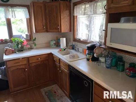 2128 Holmes Rd, Springfield, IL 62704 photo 4