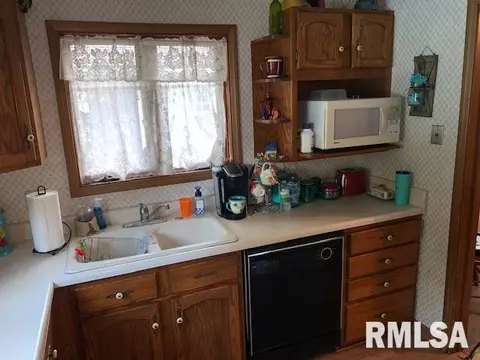 2128 Holmes Rd, Springfield, IL 62704 photo 7