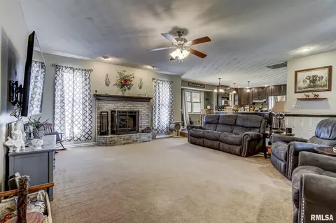 1124 Lenhart Rd, Springfield, IL 62711 photo 6