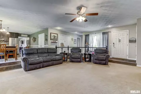 1124 Lenhart Rd, Springfield, IL 62711 photo 4