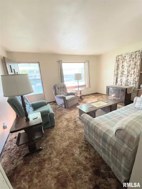 3005 S 12th St, Springfield, IL 62703 photo 5