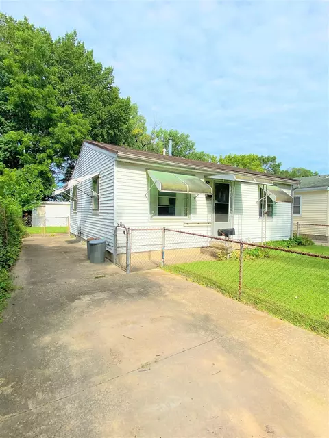 3005 S 12th St, Springfield, IL 62703 photo 2
