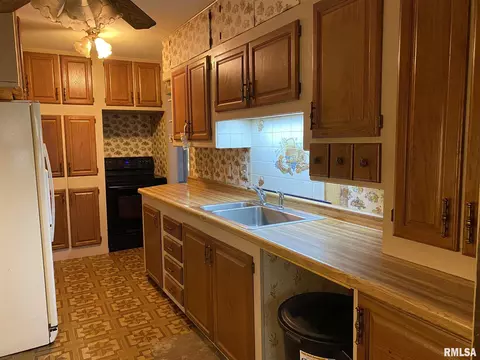 1027 N 15th St, Springfield, IL 62702 photo 9