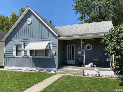 1027 N 15th St, Springfield, IL 62702 photo 1