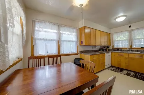 1816 W Iles Ave, Springfield, IL 62704 photo 5
