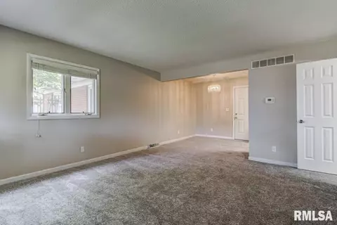 433 Durkin Dr, Springfield, IL 62704 photo 3