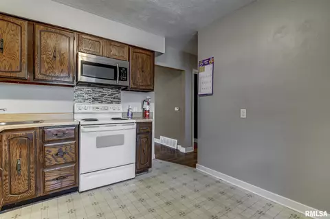 2553 S 4th St, Springfield, IL 62703 photo 11