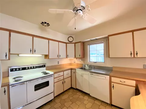2023 S Douglas Ave, Springfield, IL 62704 photo 9