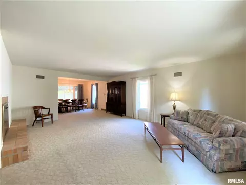 2023 S Douglas Ave, Springfield, IL 62704 photo 2