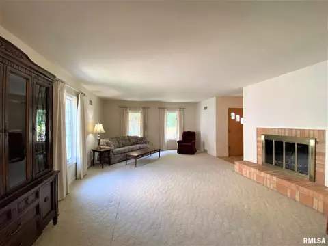 2023 S Douglas Ave, Springfield, IL 62704 photo 4