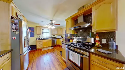 821 N Hill St, Springfield, IL 62702 photo 3