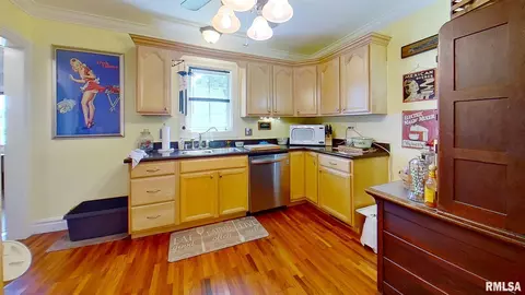 821 N Hill St, Springfield, IL 62702 photo 2