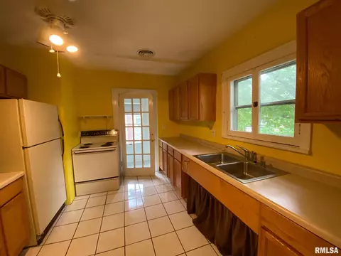 627 W Cedar St, Springfield, IL 62704 photo 11
