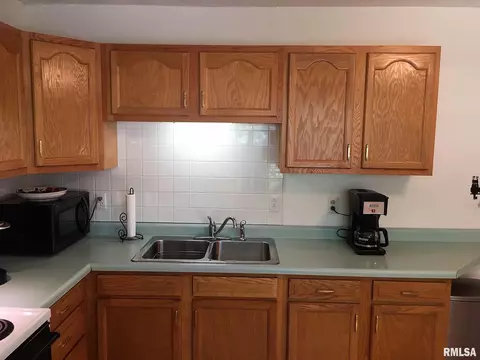 2404 Stokebridge Rd, Springfield, IL 62702 photo 16