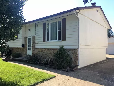 2404 Stokebridge Rd, Springfield, IL 62702 photo 1