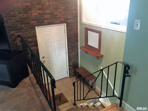 2404 Stokebridge Rd, Springfield, IL 62702 photo 8