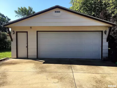 2404 Stokebridge Rd, Springfield, IL 62702 photo 5