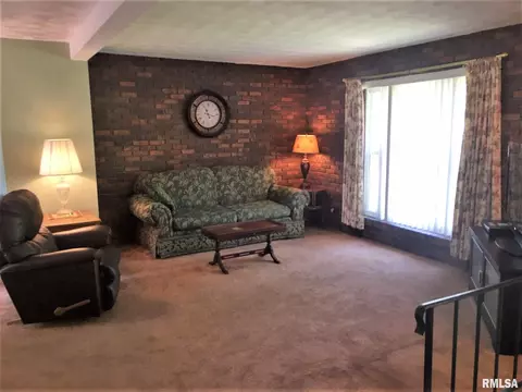 2404 Stokebridge Rd, Springfield, IL 62702 photo 9