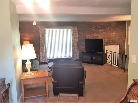 2404 Stokebridge Rd, Springfield, IL 62702 photo 12
