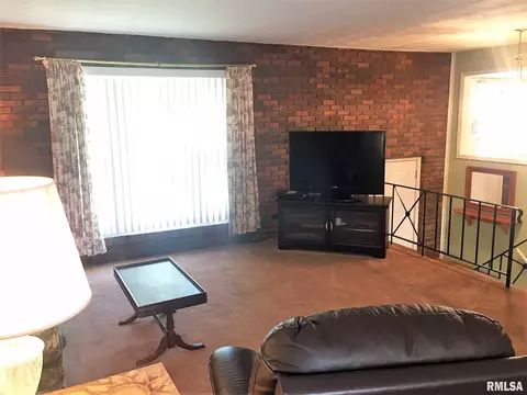 2404 Stokebridge Rd, Springfield, IL 62702 photo 10