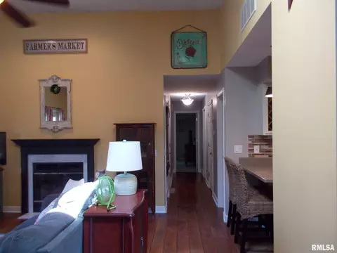 100 Calvin Ave, Springfield, IL 62704 photo 4