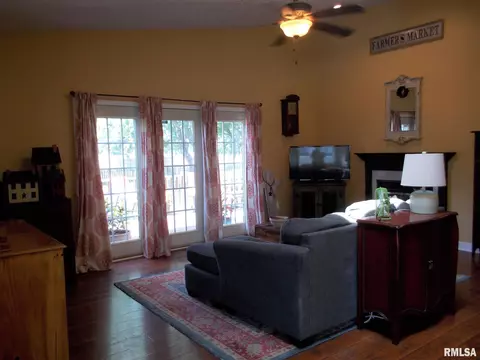 100 Calvin Ave, Springfield, IL 62704 photo 3