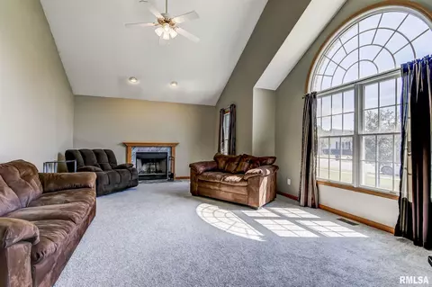 5105 Dove Dr, Springfield, IL 62711 photo 4