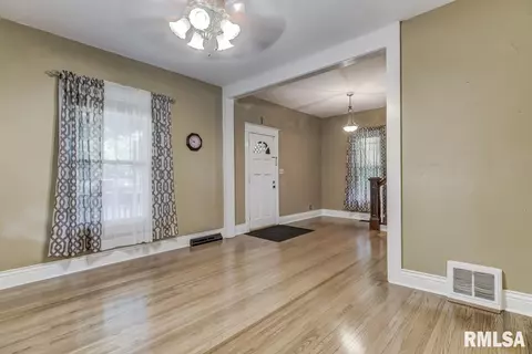1334 N 2nd St, Springfield, IL 62702 photo 8