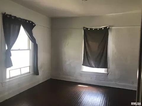 725 S 11th St, Springfield, IL 62703 photo 2