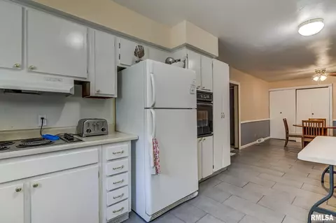 953 Flossmore Dr, Springfield, IL 62711 photo 7