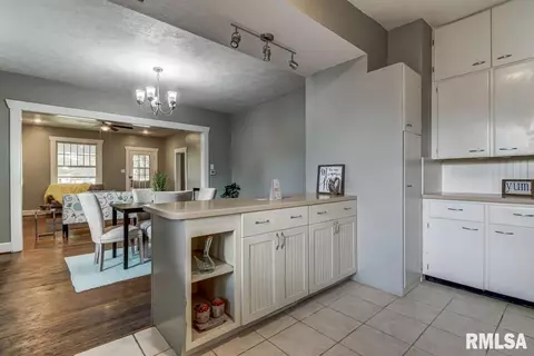 2020 N 5th St, Springfield, IL 62702 photo 9