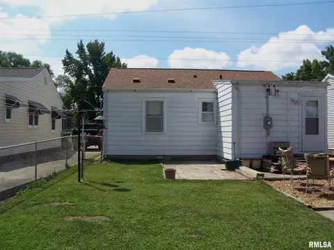 1741 E Griffiths Ave, Springfield, IL 62702 photo 4